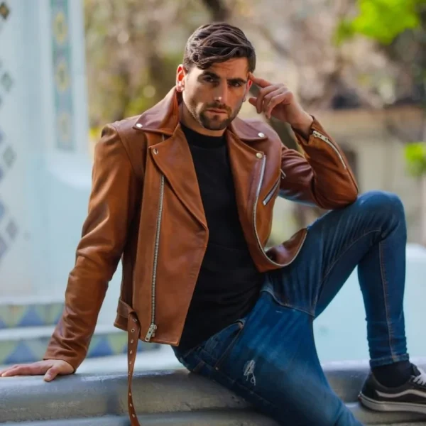 braune-lederjacke-mit-zipper