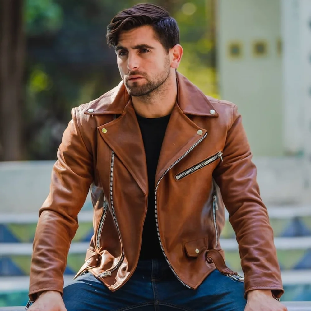 braune-lederjacke-mit-reisverschluss